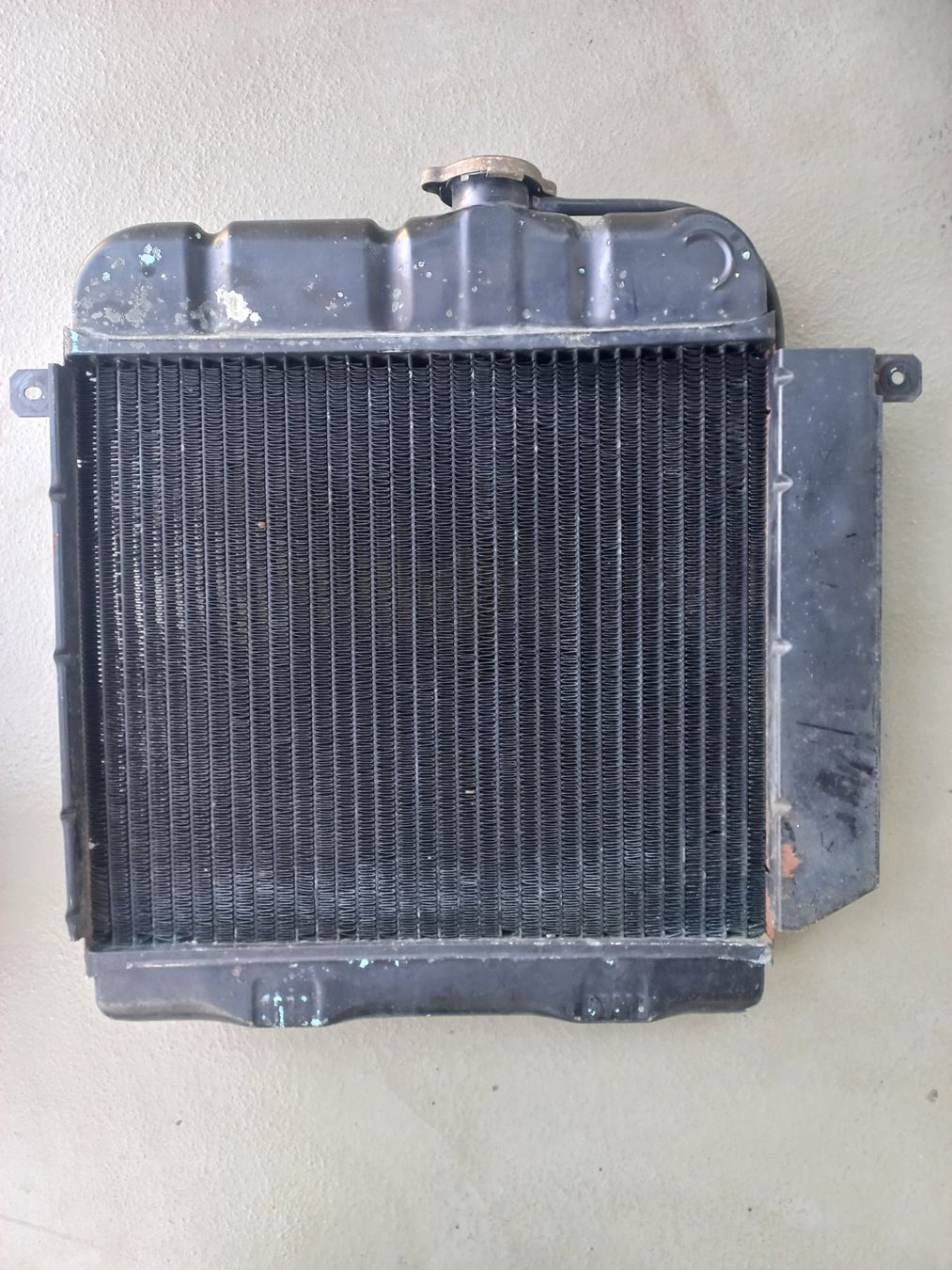 BMW Tutti pezzi di ricambio auto: gebrauchter Oldtimer Kühler Wasserkühler BMW 1500 – Usato da CH - DULLIKEN venduto da classiccarpartsstore 1
