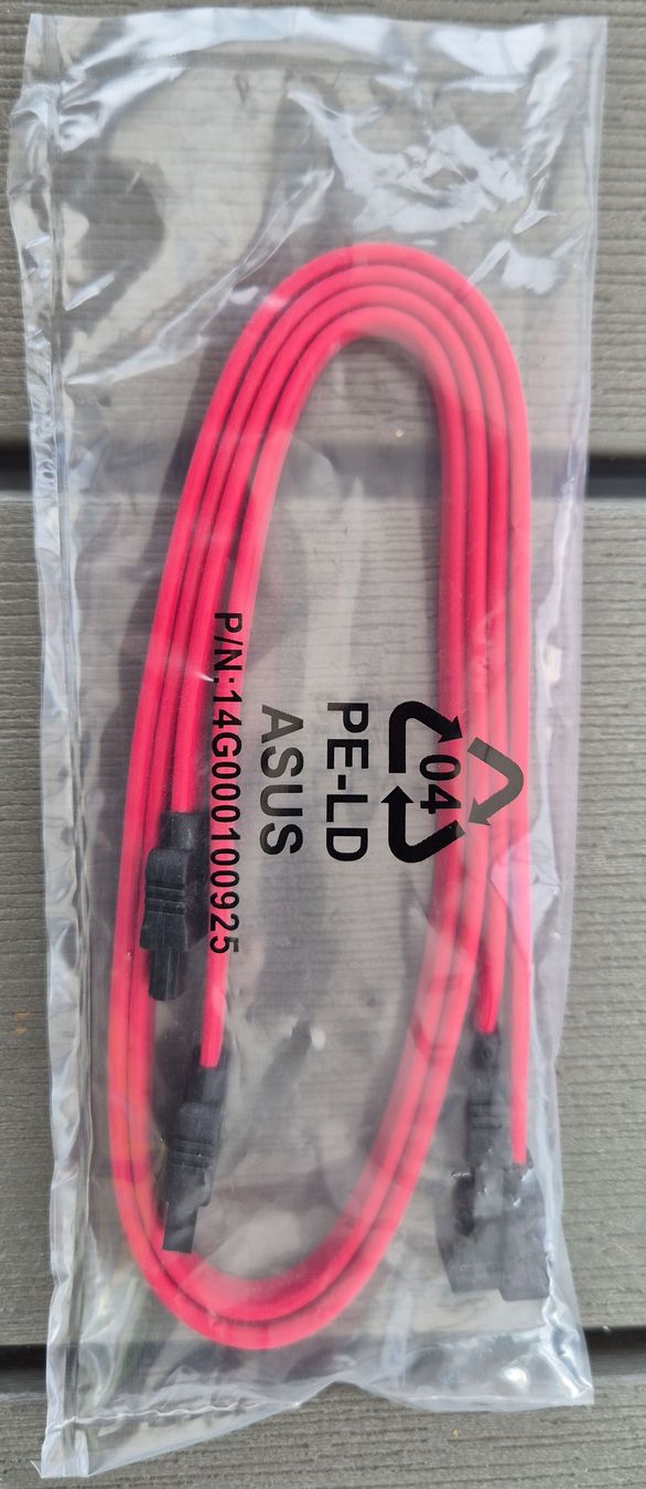 Asus Cavi: 2x ASUS SATA Kabel rot neu – Nuovo e nell'imballaggio originale da Kaltbrunn venduto da mic_v58g