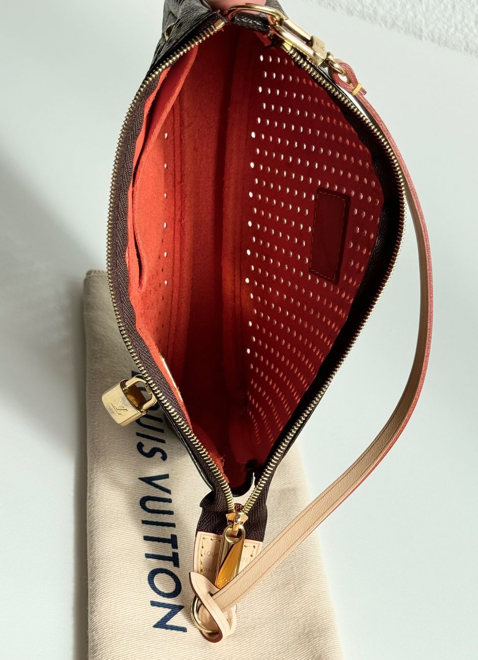 Louis Vuitton Borse da donna: Louis Vuitton Pochette Accessoires – Usato da Reinach AG venduto da gab_8s7m 8