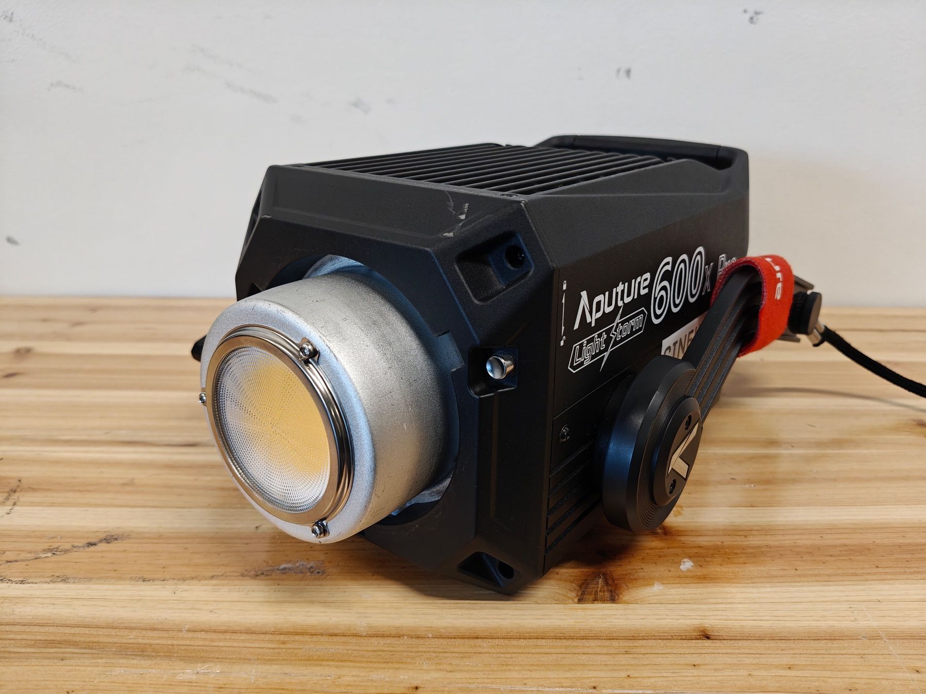 Aputure Lampes: Aputure LS 600x Pro LED V-Mount Kit mit Case – D'occasion à Schlieren par CINElight 1