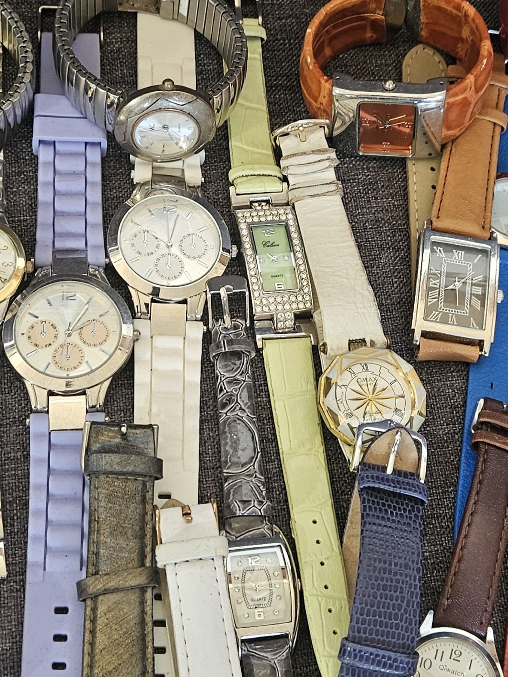 Orologi: Unkontrolliert Damenuhren lot Uber 100x – Usato da Flamatt venduto da pie_f9zm 2