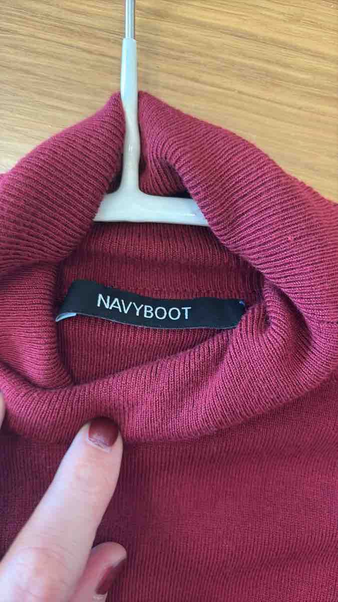 Navyboot Pulls & Sweat-shirts: Navyboot Rollkragenpullover Damen rot Grösse S – D'occasion à Winterthur par sony-6 1