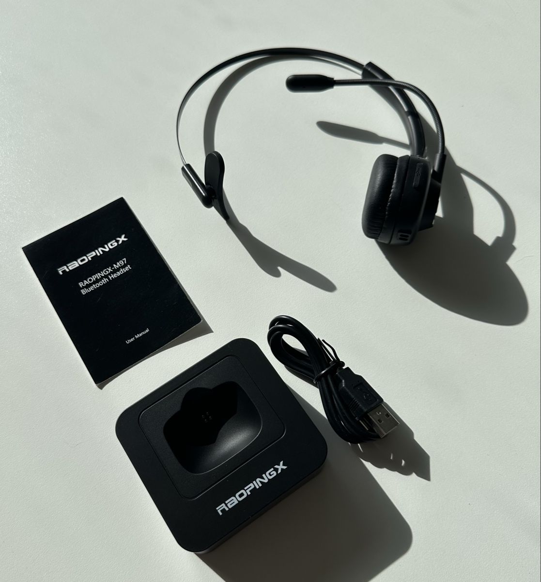 Casques audio: NEU! Bluetooth Headset mit Ladestation – Neuf avec emballage d'origine à Benken SG par SecondTreasure