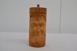 Holz-Gewürzmühle gschnitzt aus Adelboden