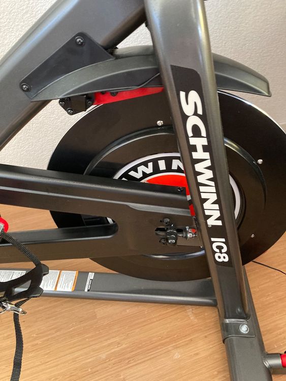 Bike spinning on sale schwinn ic8