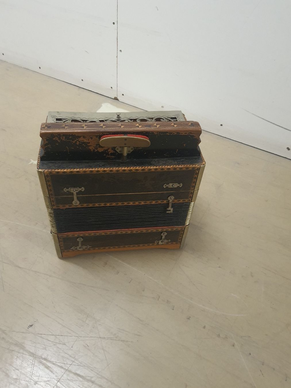 Strumenti musicali: accordéon 8 basses  – Usato da Pont-de-la-Morge venduto da Mirabelle0 4