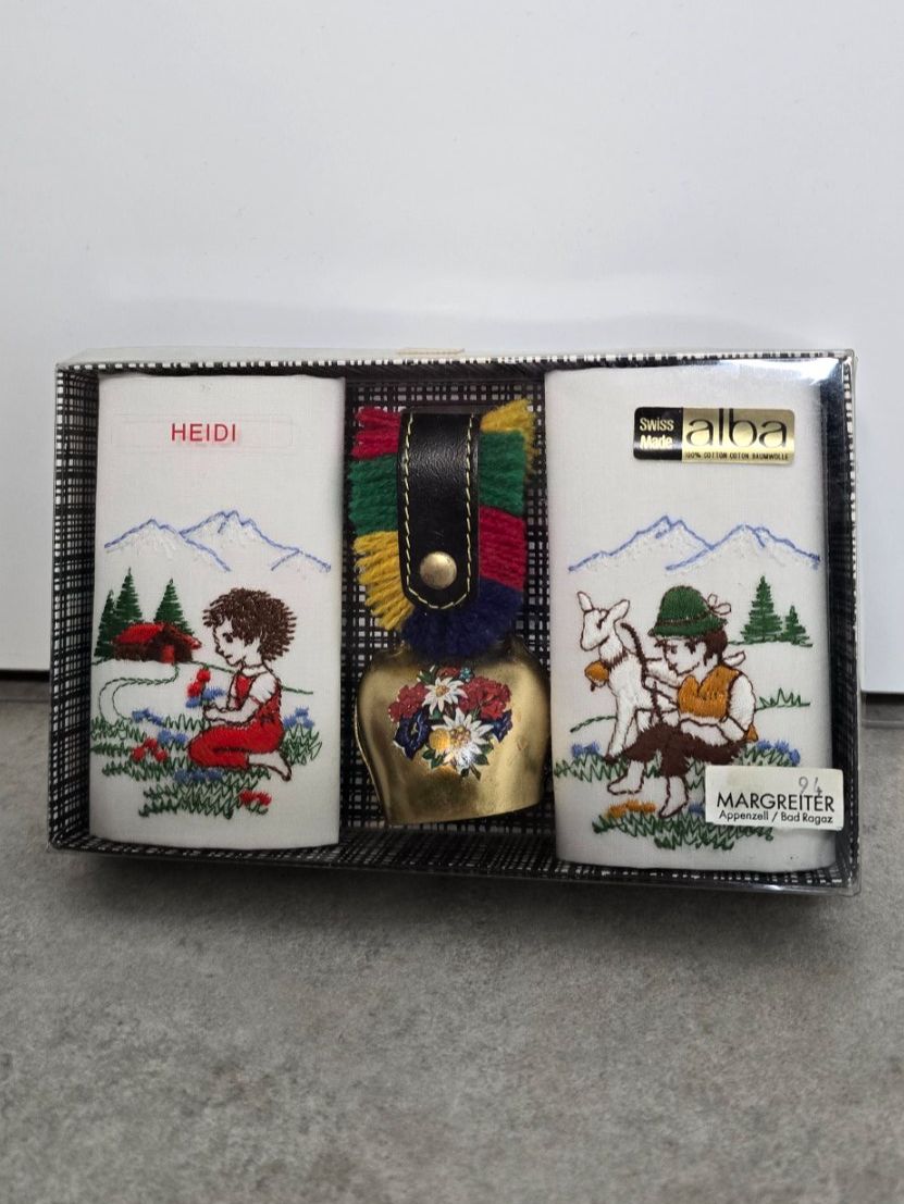 Toutes les décorations: Vintage Schweizer Souvenir-Set Heidi – D'occasion à Heerbrugg par Lulu022020