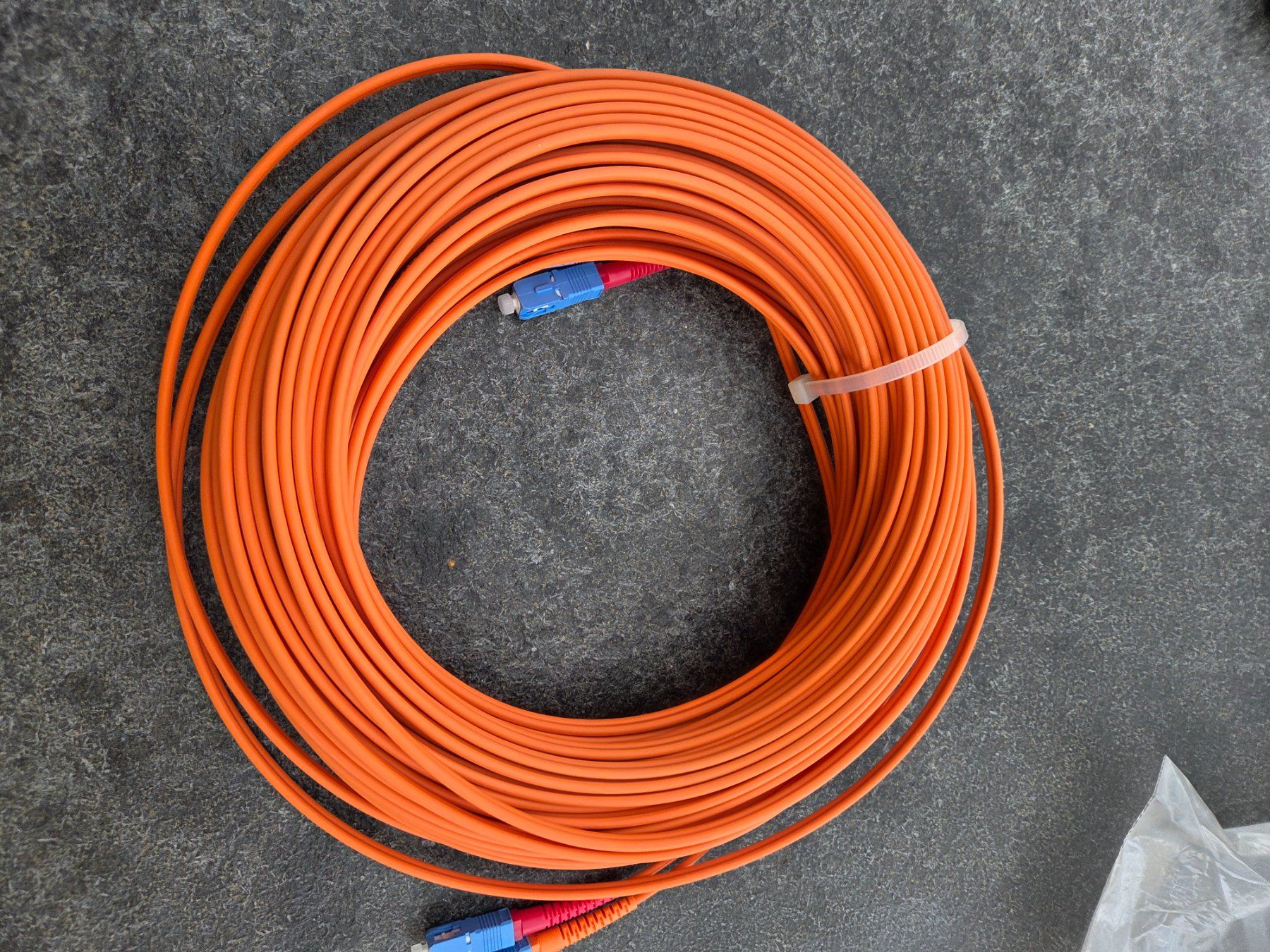 Câbles: Glasfaser-Patchkabel Duplex SC-SC 30m Multimode 50/125 µm – D'occasion à Unterägeri par mar_6mls 3
