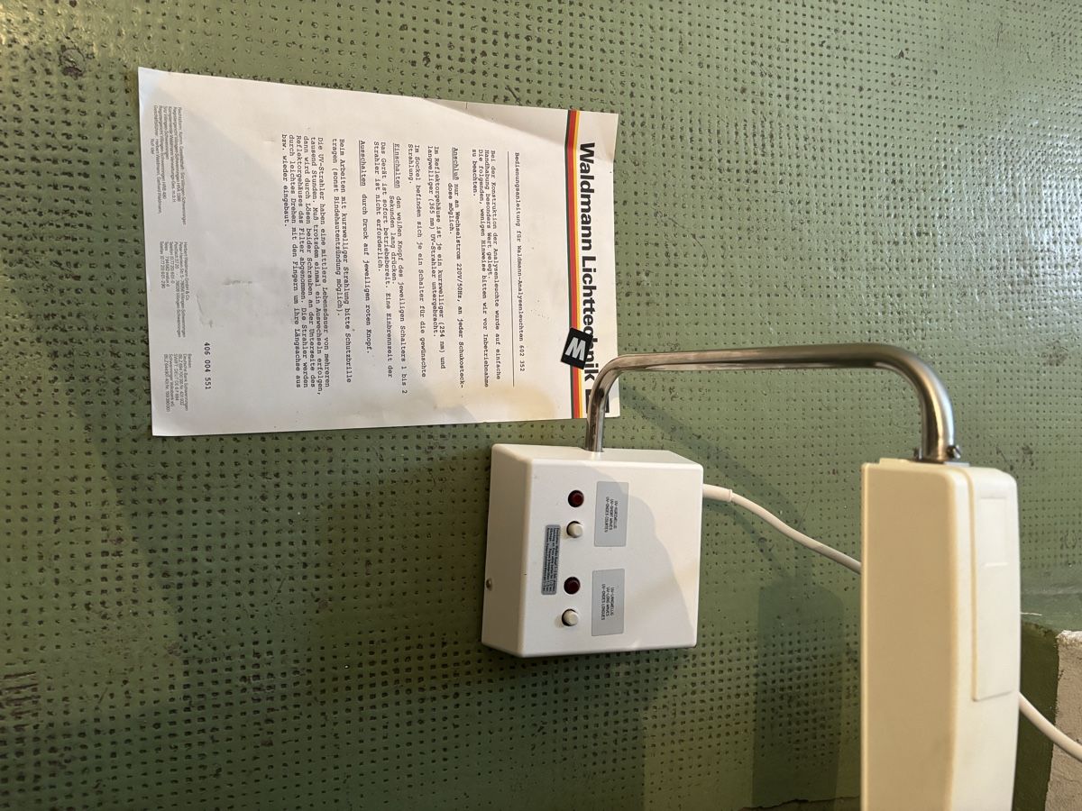 Attrezzature mediche: Laborleuchte / Analyseleuchte – Usato da Basel venduto da Lance81 1