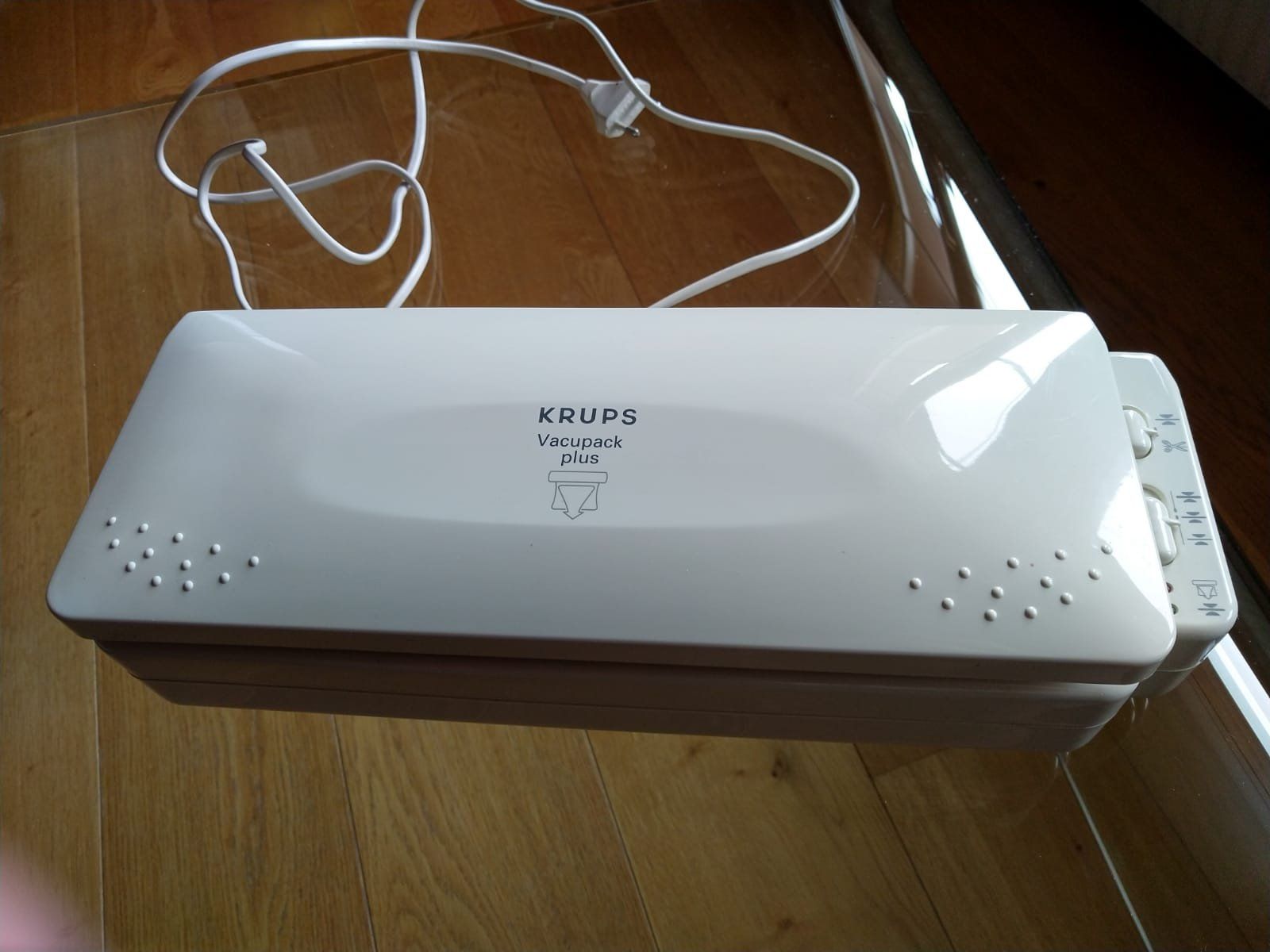 Elettrodomestici da cucina: Vakuumiergerät Krups Vakupack plus – Usato da Frutigen venduto da Pixele10