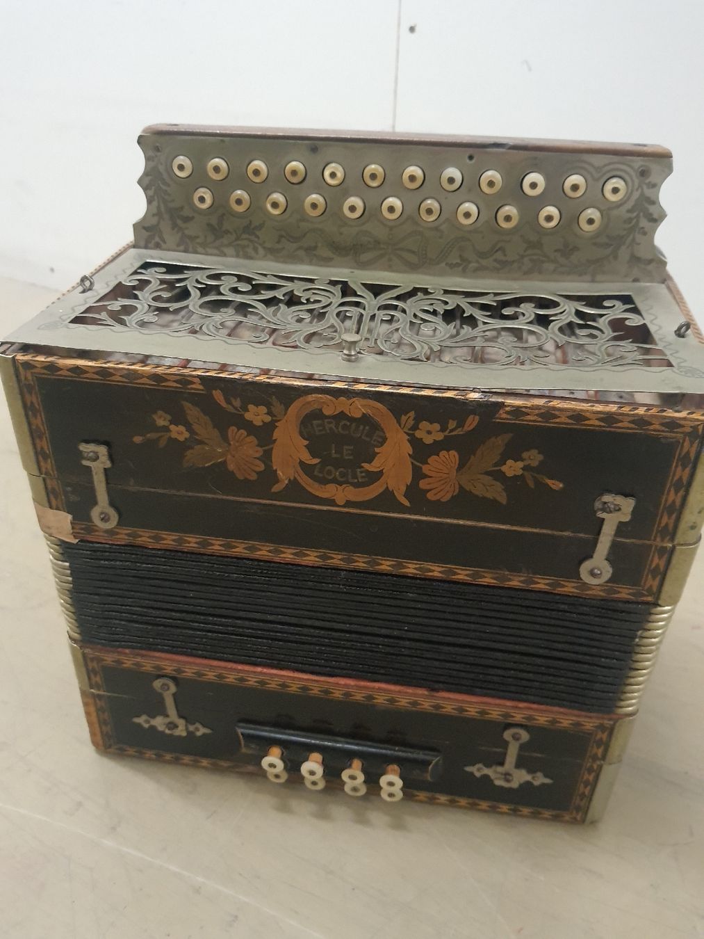Strumenti musicali: accordéon 8 basses  – Usato da Pont-de-la-Morge venduto da Mirabelle0 2