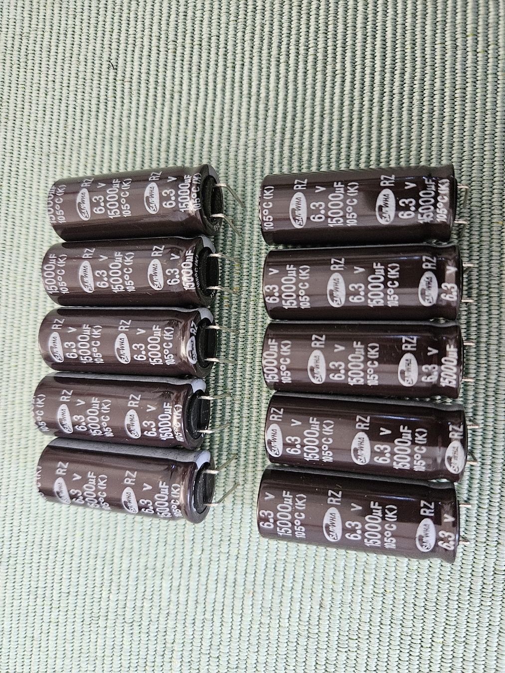 Componenti elettronici: Elkos 6.3V 15000uf – Nuovo (secondo la descrizione) da Diepoldsau venduto da Knochen