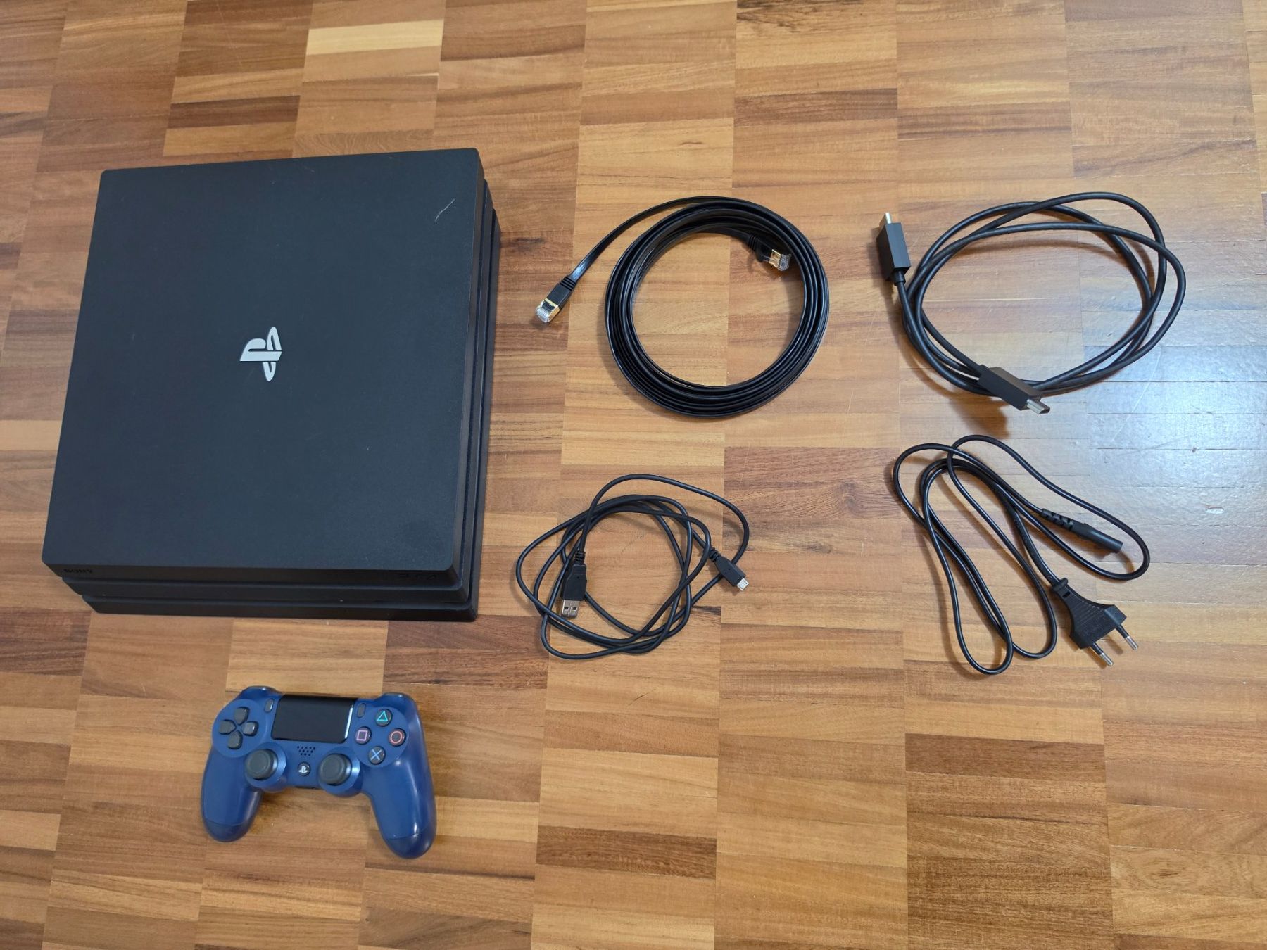Sony Console: PS4 Pro mit Controller und Zubehör ab 1 Fr.- – Usato da Chur venduto da Ghostwulf