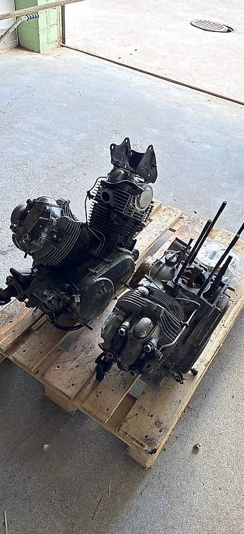 Moteurs: Yamaha XV750 Motor 2x – D'occasion à Zell LU par .VR46. 1