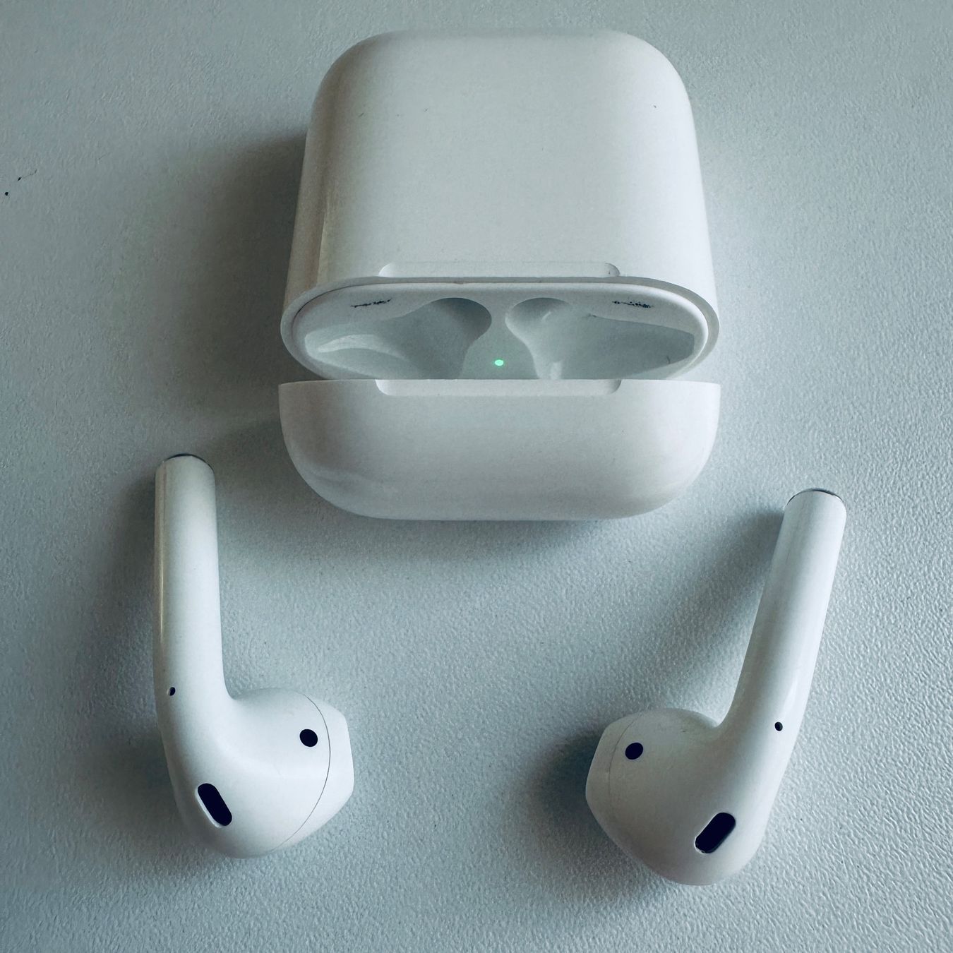 Apple Cuffie: Original Apple AirPods 2 Kopfhörer Wireless Lightning Kabel – Usato da Basel venduto da MY.AIRPODS.SHOP 2