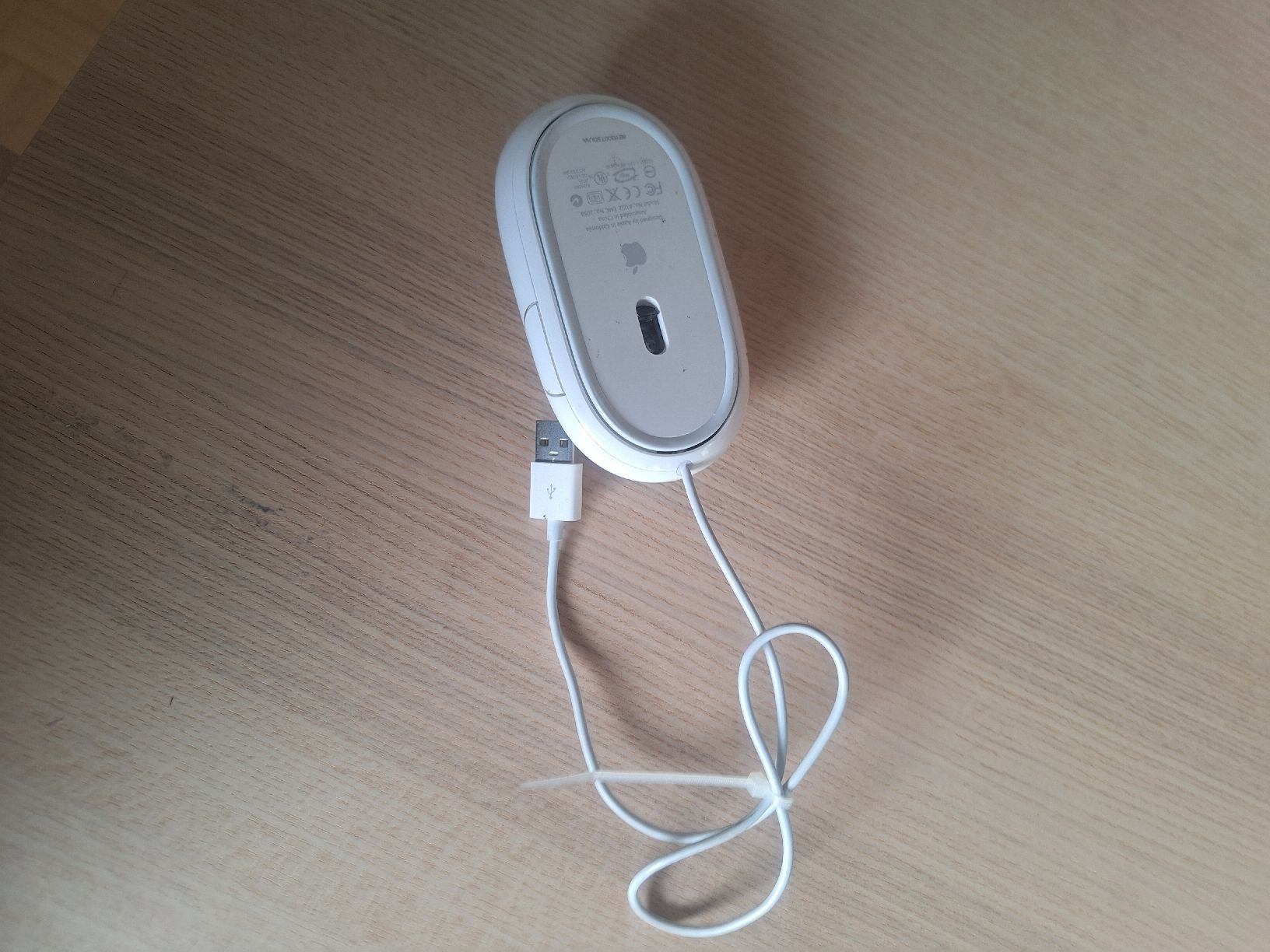 Apple Mouse: Apple Mighty Mouse kabelgebunden USB weiss Modell  – Usato da Schaffhausen venduto da RicardoSchaffhausen 2