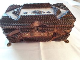 TRAMP ART Antike Schatulle Box,  1894 Datiert