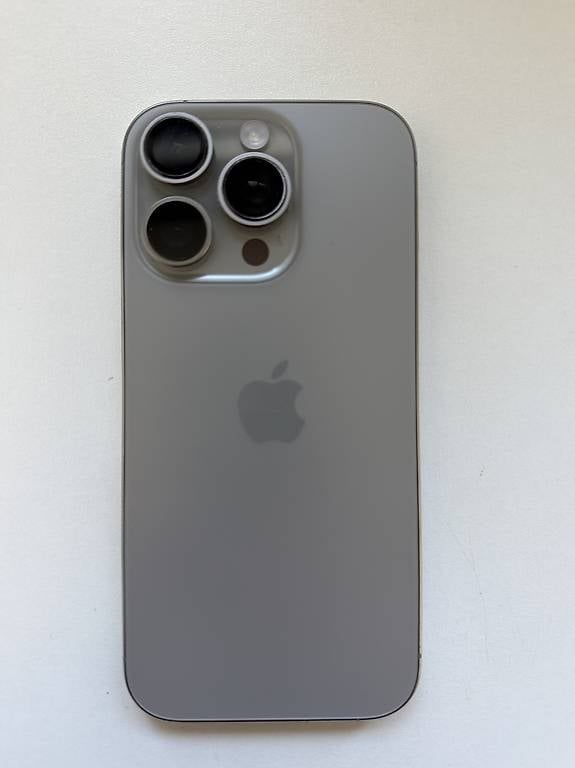 Telefoni cellulari / Smartphones: iPhone 16 Pro 128gb avec Apple care – Usato da Meyrin venduto da 12m_7569 2