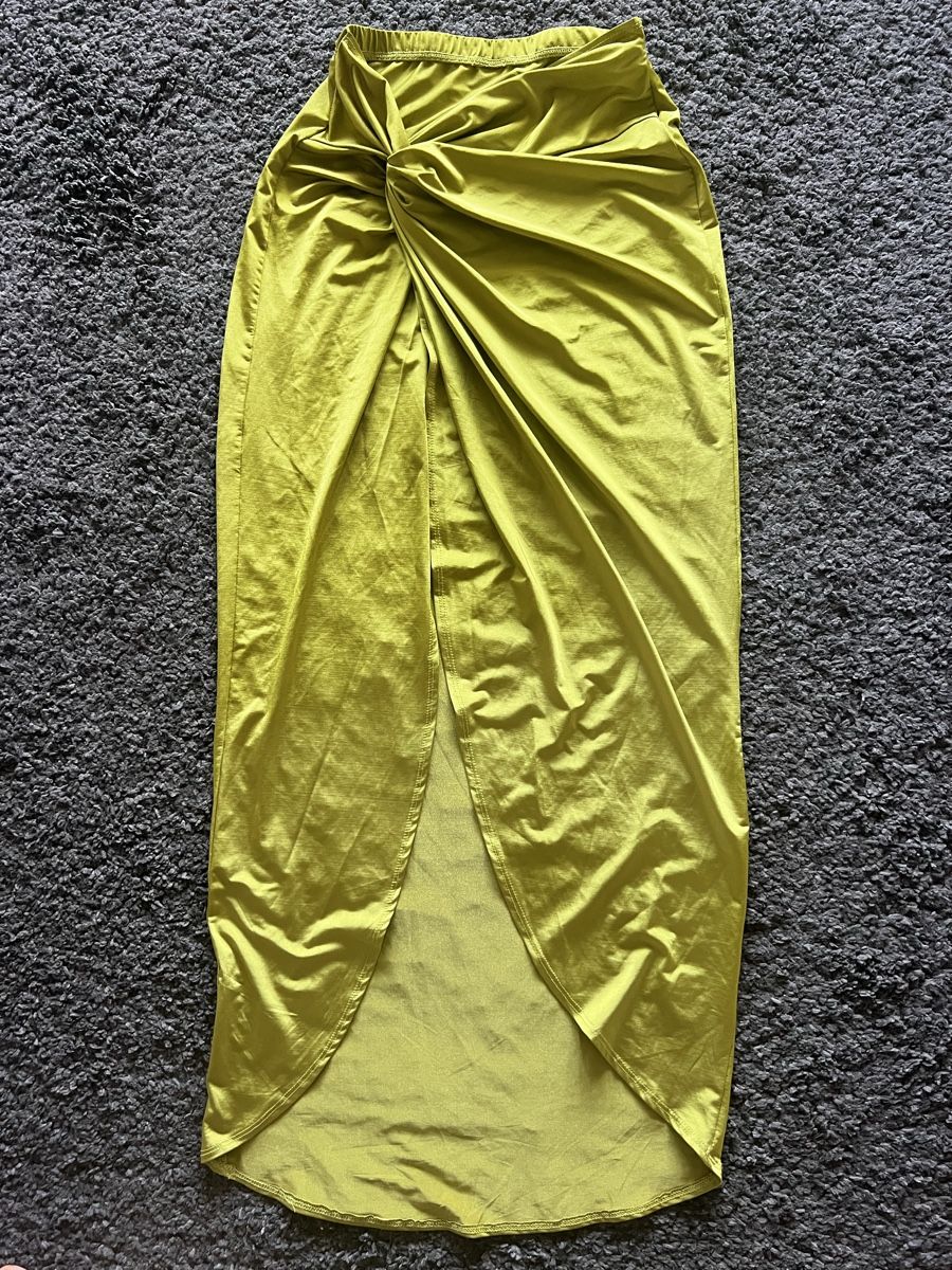 Lotti di vestiti: •LIMETTENGRÜNES ZWEITEILER-SET•GR.M – Nuovo (secondo la descrizione) da Effretikon venduto da Briga.S. 2