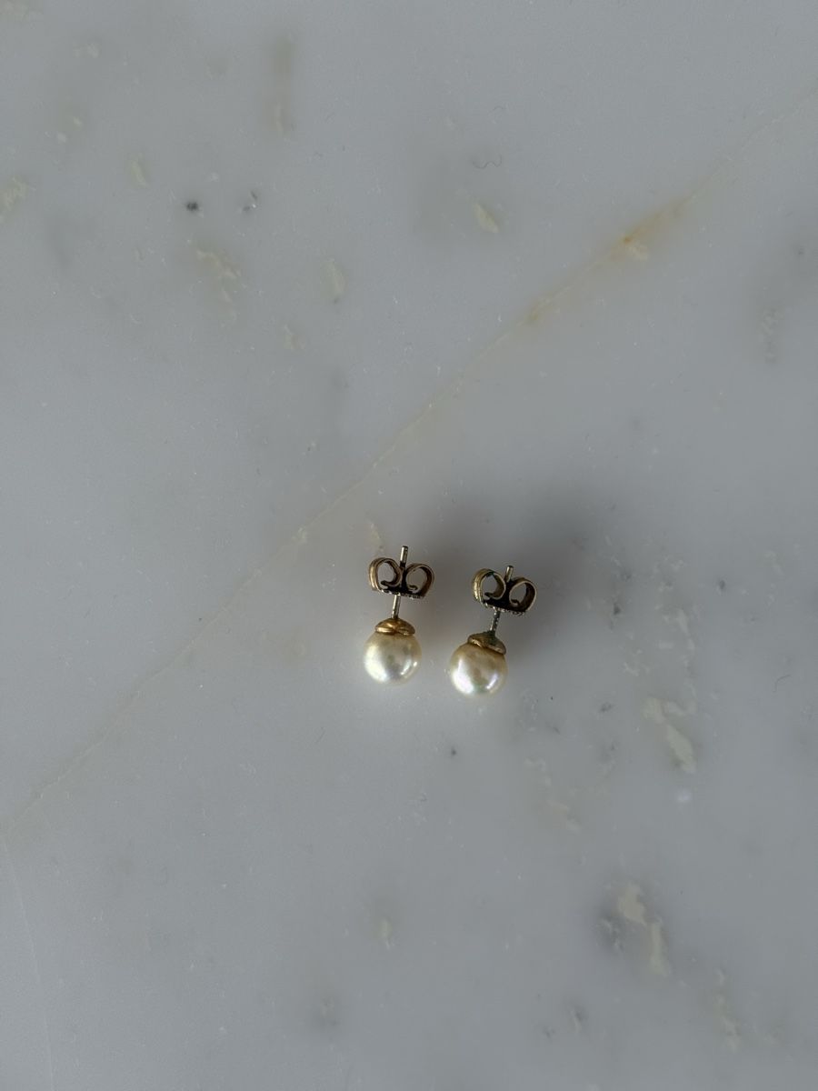 Perle (finte): Kleine Ohrenstecker mit Perle – Usato da Oberwil-Lieli venduto da Claudine_1988 1