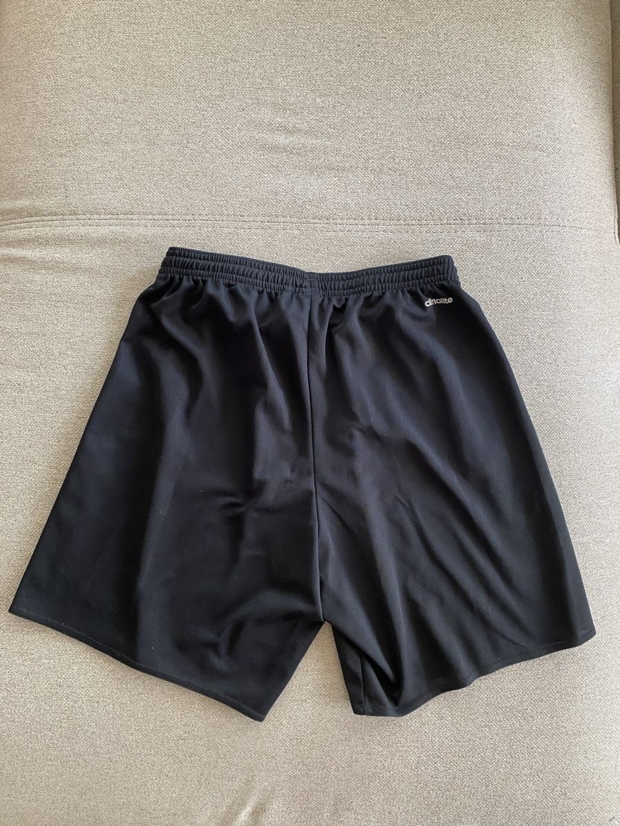 Adidas Pantaloni: Short Adidas noir taille S bon état – Usato da Rossemaison venduto da Carduelis 1