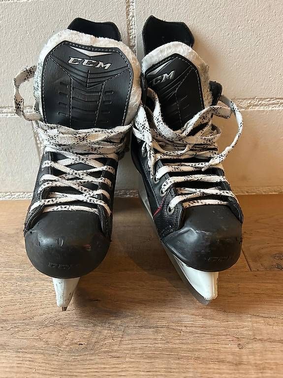 Ccm Pattini da ghiaccio: Eishockeyschuhe CCM, Grösse 38 – Usato da Basel venduto da Lalini 1