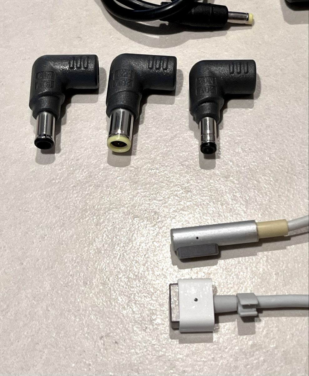 Apple Caricabatterie: Chargeur MacBook pour voiture – Nuovo (secondo la descrizione) da La Neuveville venduto da Oxalis-Studios 1