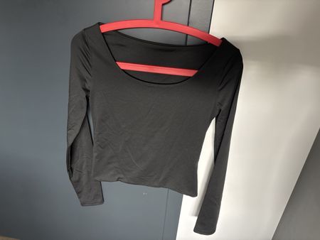 Top femme noir à manches longues, taille S