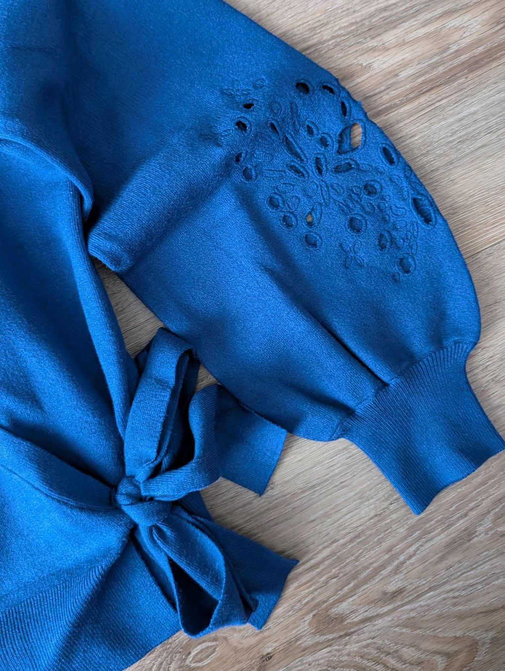 Maglioni & Felpe: Object Blauer Wickelpullover mit Lochmuster Grösse S – Nuovo (secondo la descrizione) da Lachen SZ venduto da numberphile 1