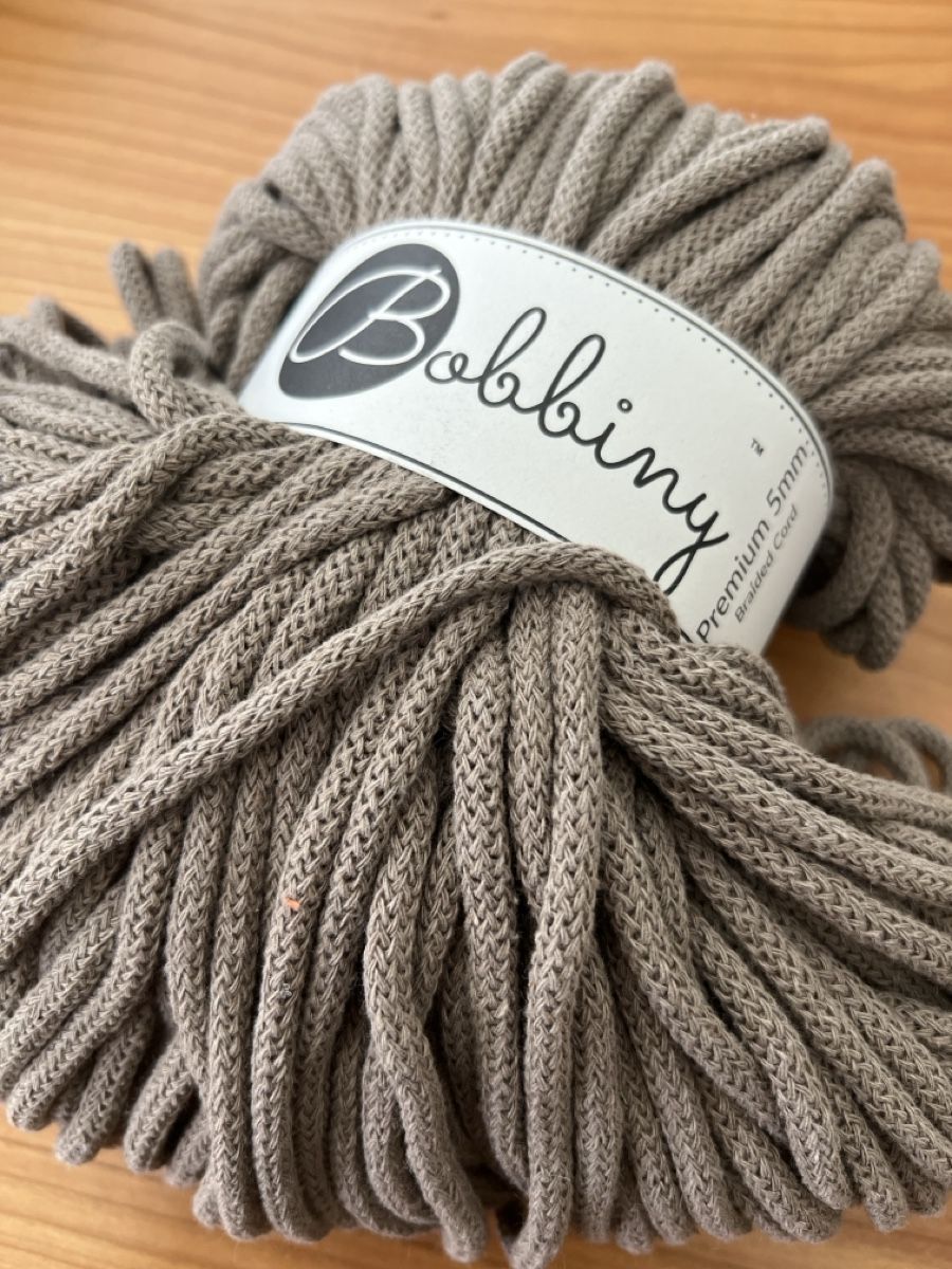 Lana: Bobbiny Garn 5mm > Coffee – Nuovo (secondo la descrizione) da Roggliswil venduto da momisch