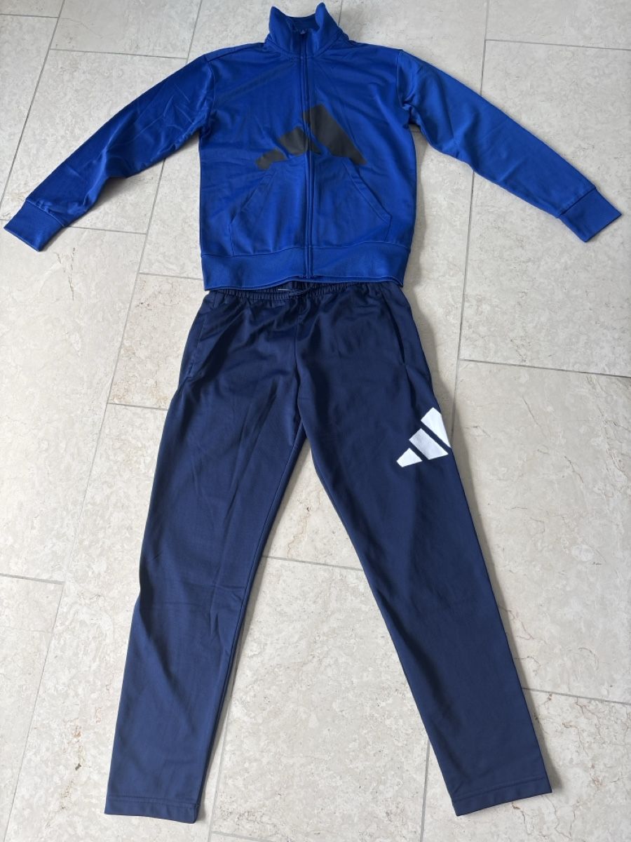 Adidas Lotti & Set di vestiti: Adidas Trainer gr 152 – Usato da Unterseen venduto da Jubrunner