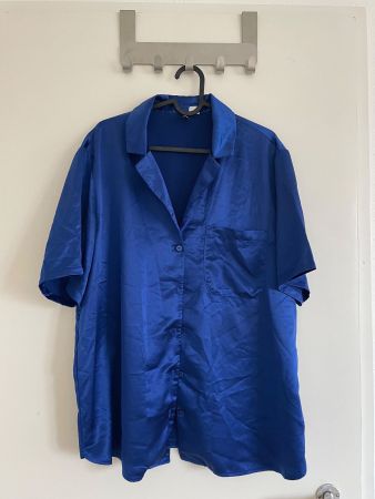 Blaues Satin Hemd