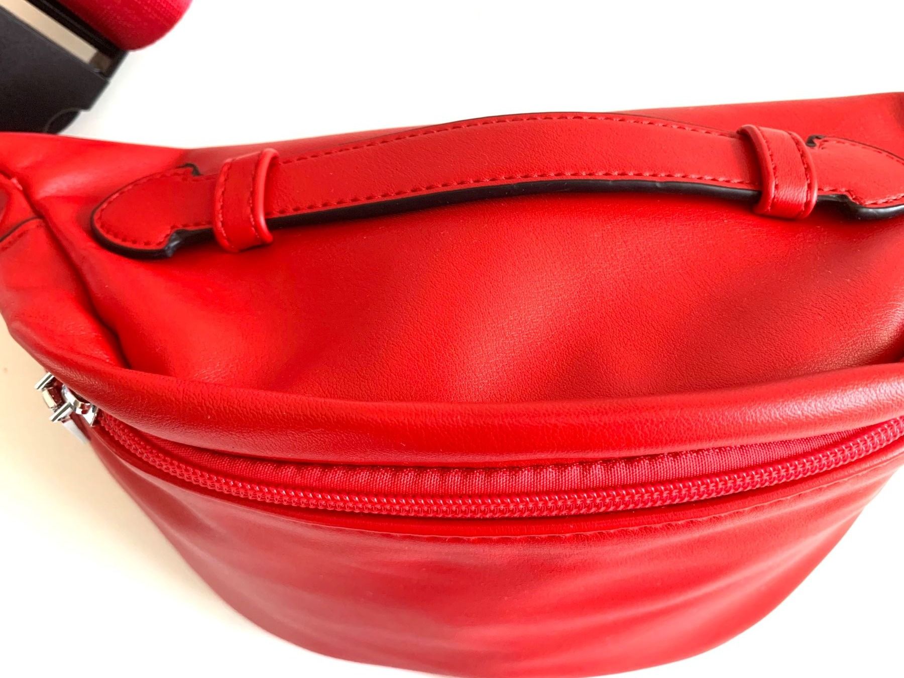 Borse da donna: BAUCHTASCHE, UMHÄNGETASCHE ROT – Nuovo e nell'imballaggio originale da Adliswil venduto da Jessik0 2
