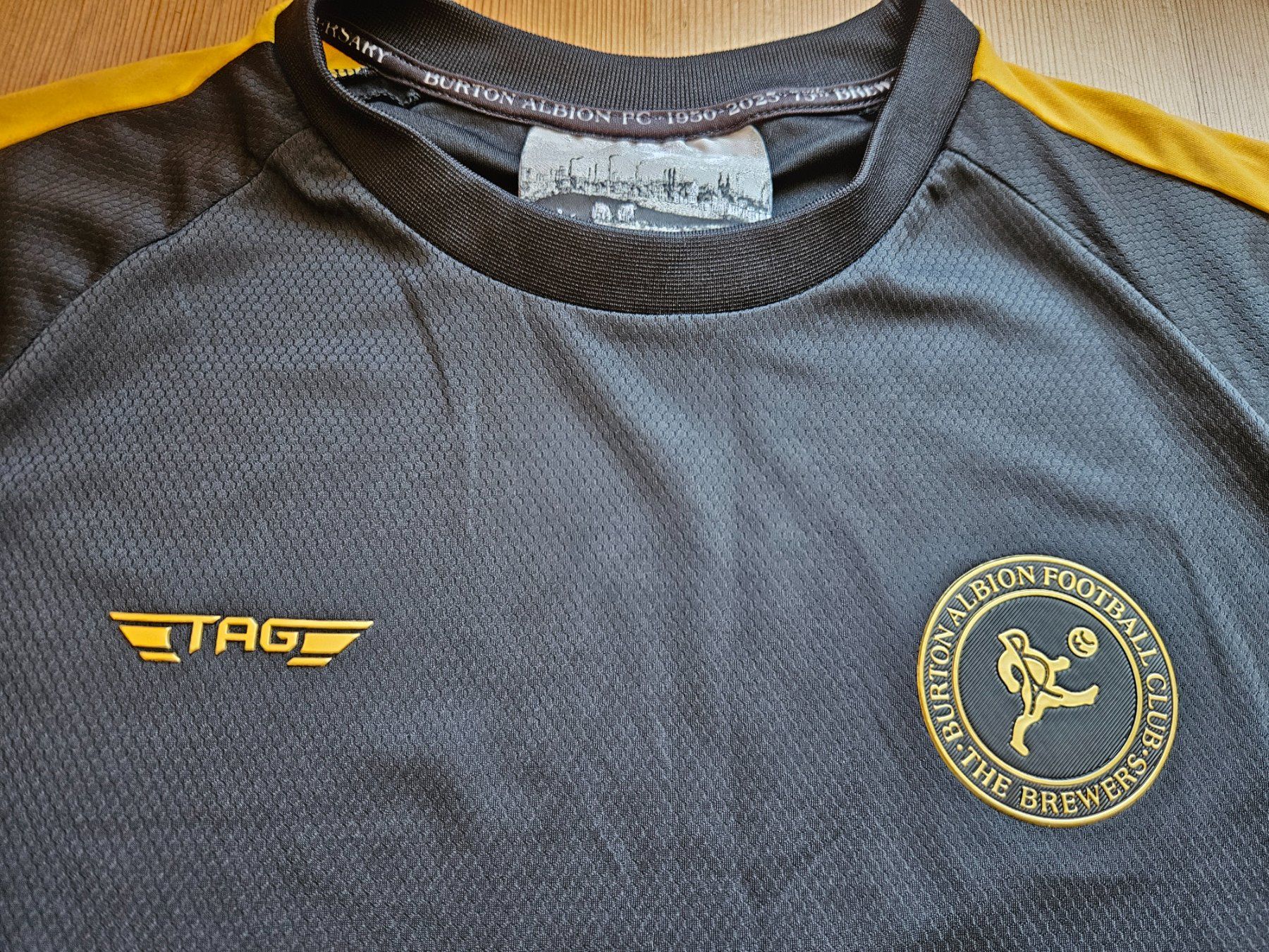 Maillots de corps & Pantalons: Burton Albion Trainingsshirt TAG Grösse XL Trikot – D'occasion à Hägglingen par United-Village-Trade 1