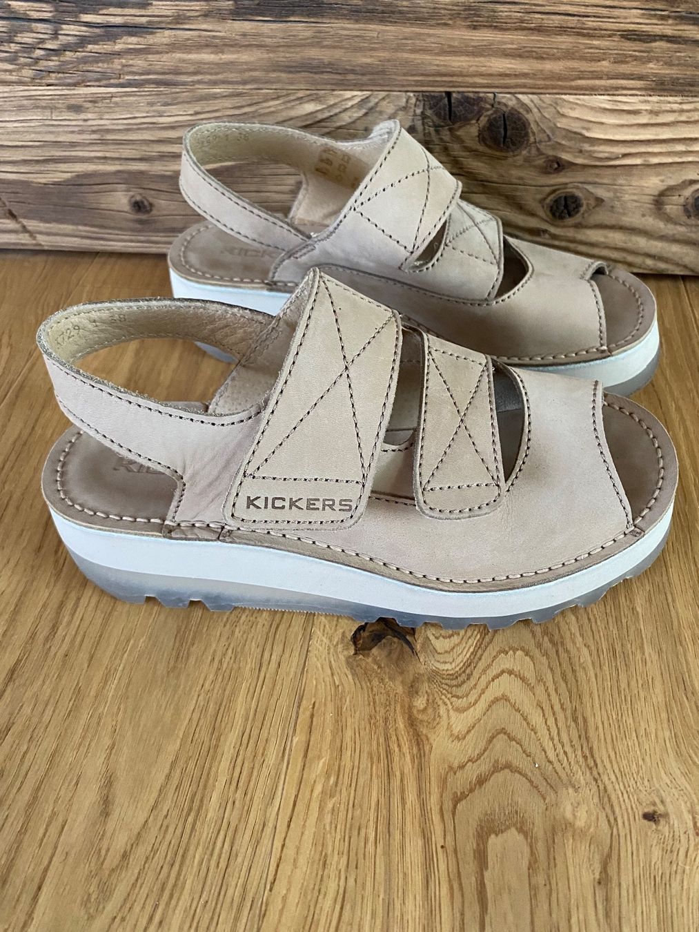 Kickers Scarpe da donna: Sandales Kickers – Usato da Riaz venduto da lae_w8v5 2