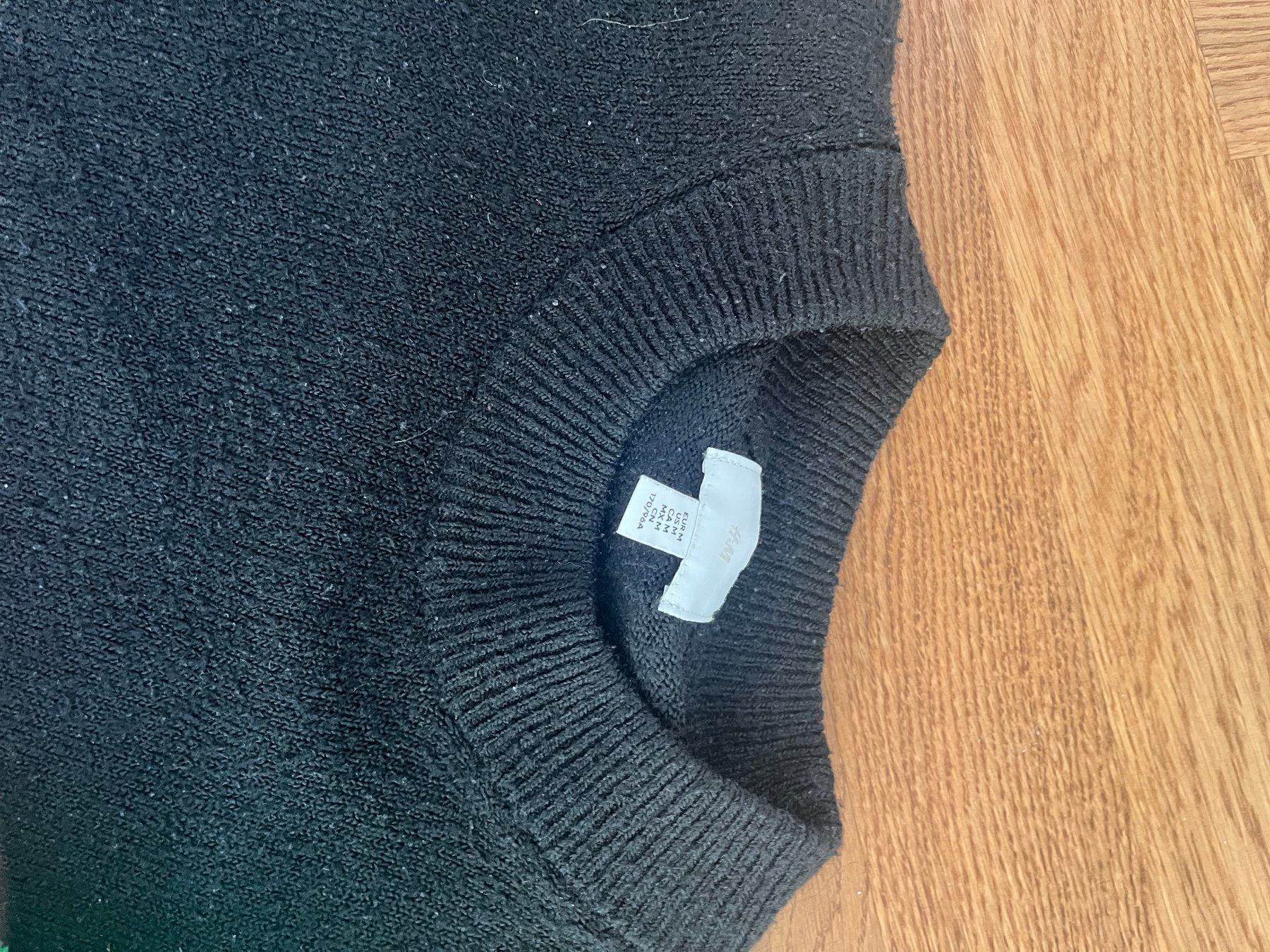 Pullover & Sweatshirts: 2 H&M Pullis grün & schwarz Gr. M – Gebraucht aus Zürich von samatu 1