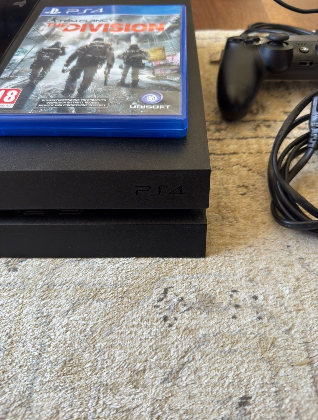 Sony Consoles: PS4 inkl. Controller & "The Division" – D'occasion à Kilchberg ZH par Torch2 1