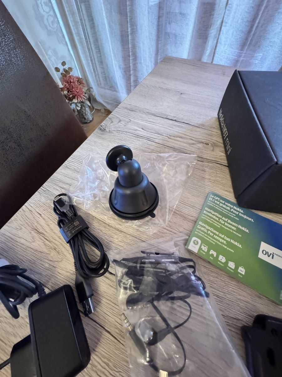 Nokia Telefoni cellulari / Smartphones: Nokia N97 mini complet avec accessoires d'origine – Nuovo e nell'imballaggio originale da La Chaux de fonds venduto da car_f9yg 6