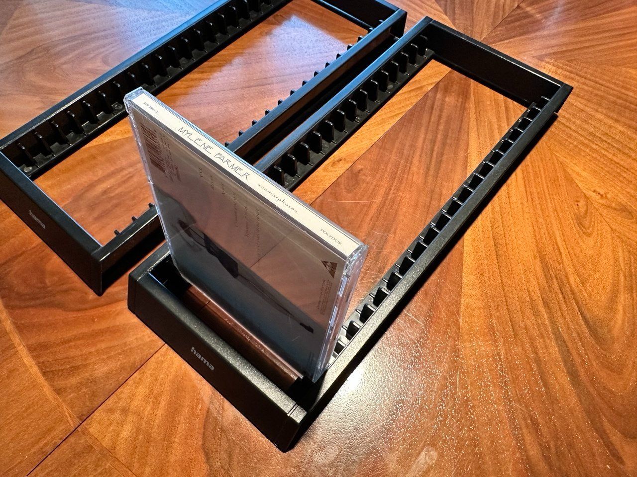 Hama Racks & Cavalletti: Hama CD Rack Halter 20 CDs minimalistisch schwarz – Nuovo (secondo la descrizione) da Fribourg venduto da eni_cnw8 3
