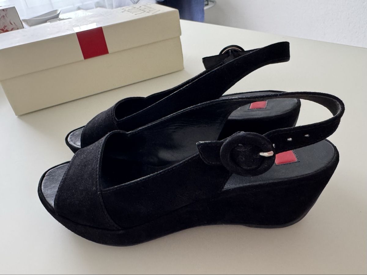 Högl Scarpe da donna: Högl Sandalen Schwarz, echtes Wildleder – Usato da Bülach venduto da Naples60