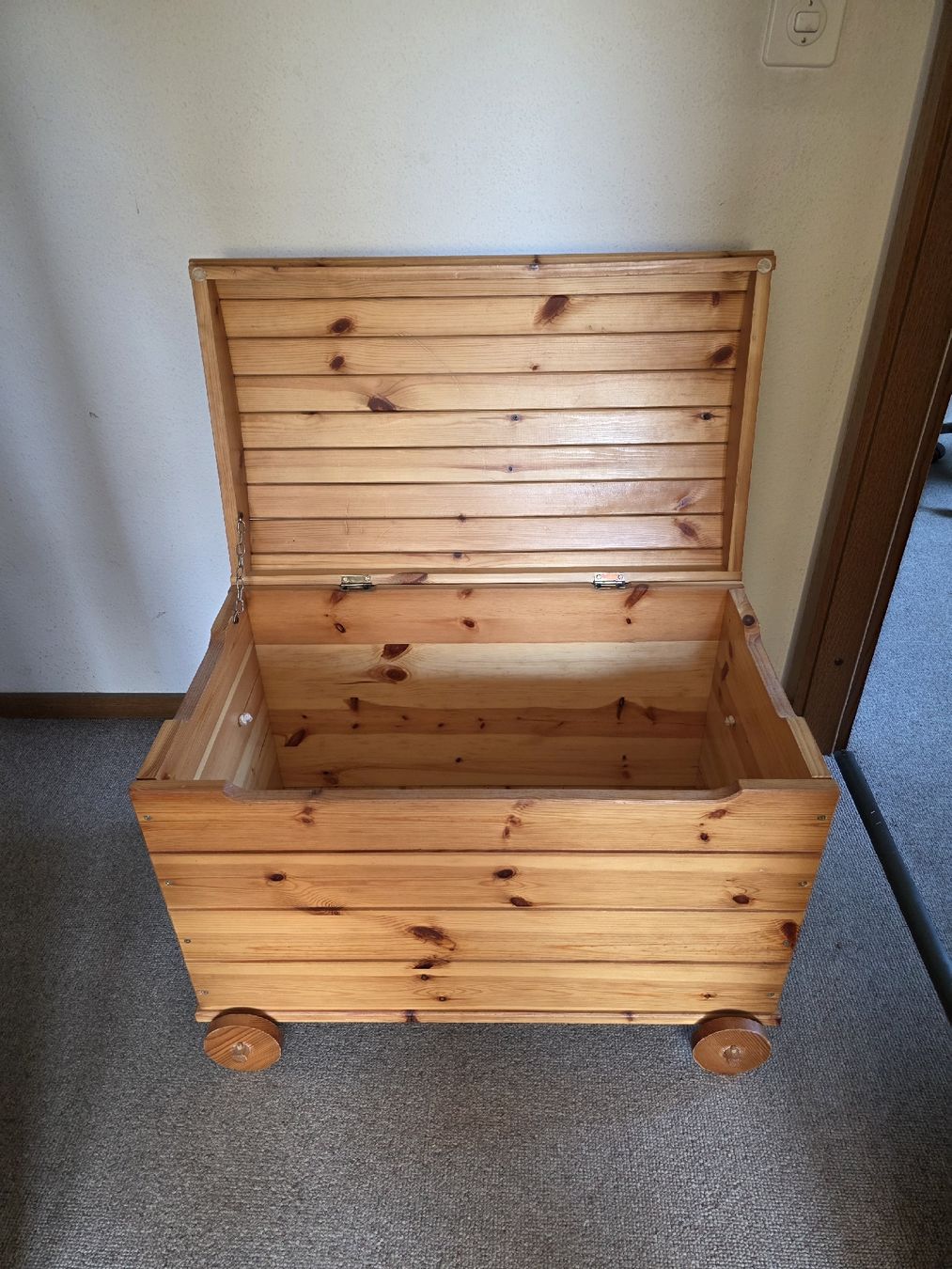 Truhen: Holztruhe mit Rollen, Top Zustand! – Gebraucht aus Rothrist von rsu_96pl 1