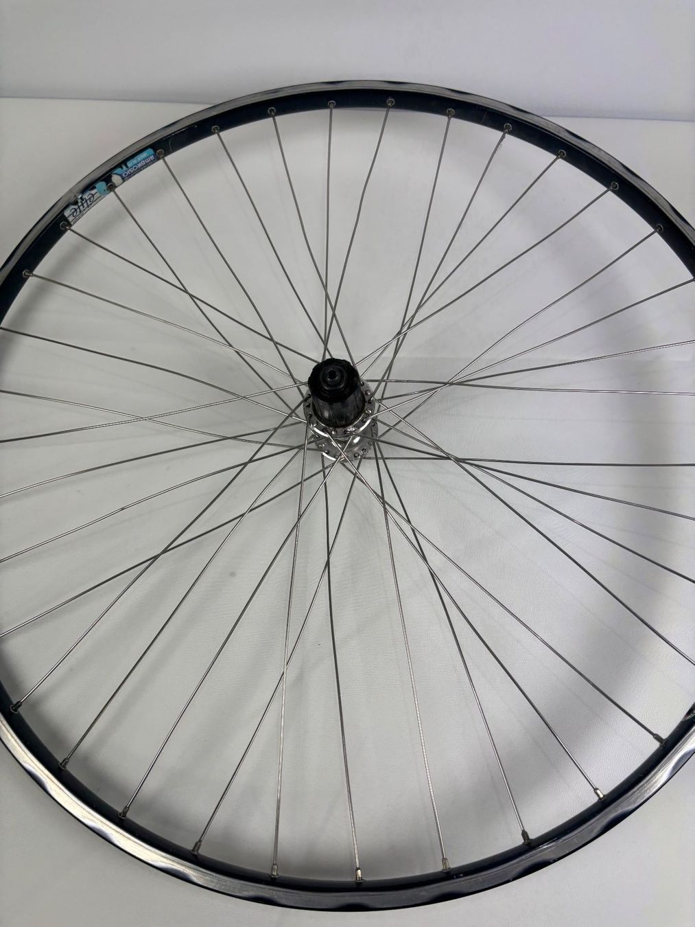 Pezzi di ricambio: Fahrradfelgen Hinterrad 28 Zoll – Usato da Wettingen venduto da Wendemarket 1
