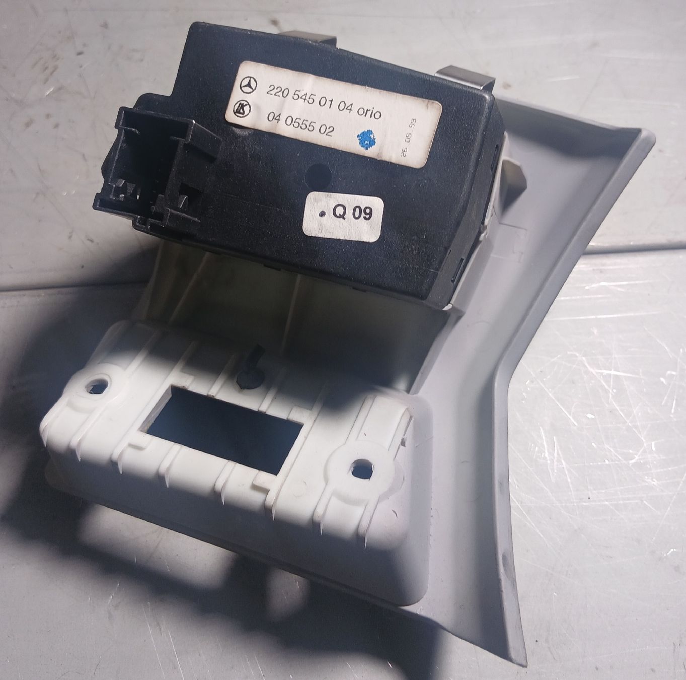 Mercedes-Benz Tutti pezzi di ricambio auto: Commande de phare Mercedes S500 W220 – Usato da la heutte venduto da Auto-stock 1