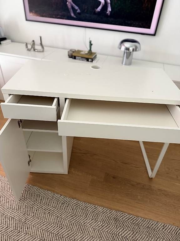 Scrivanie: Schreibtisch Micke Ikea – Usato da Adliswil venduto da inf_my6b 1
