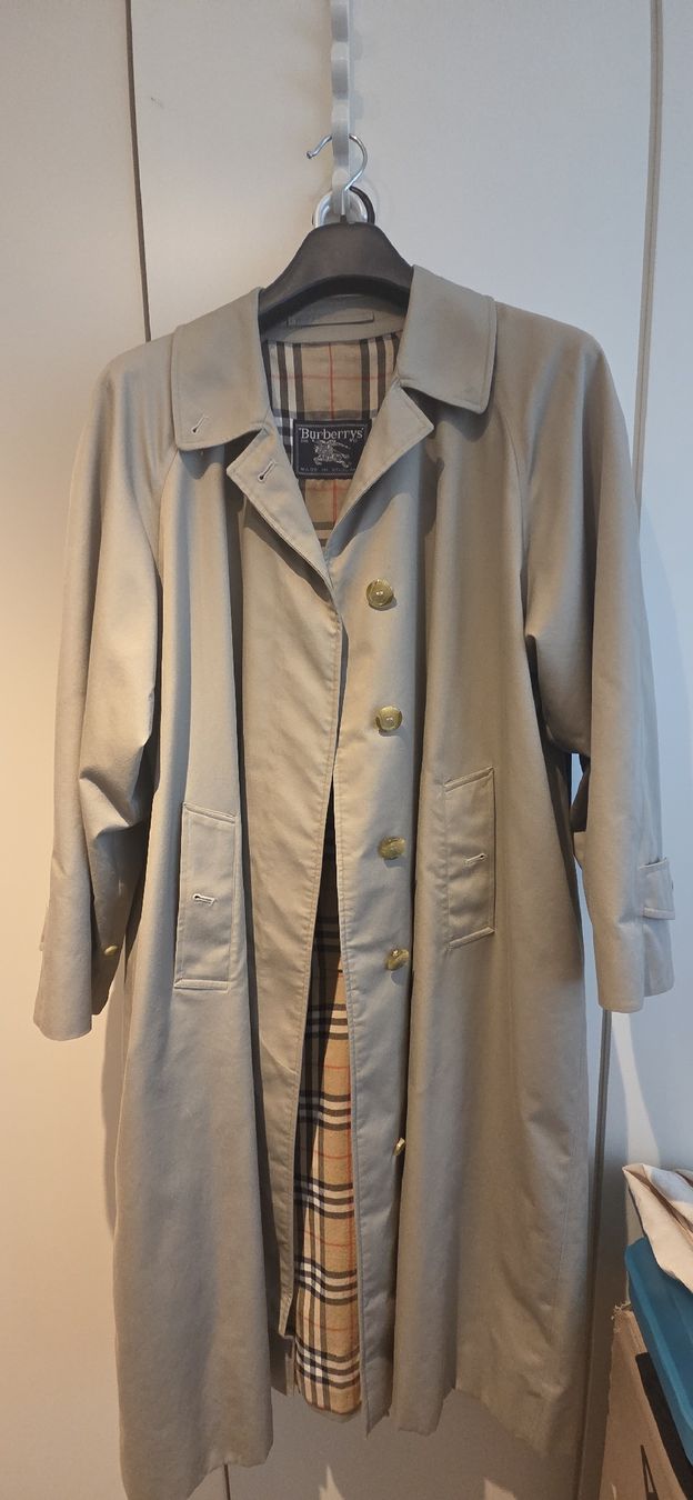 Burberry Mäntel: BURBERY RAIN COAT – Gebraucht aus Ascona von principessacaroline