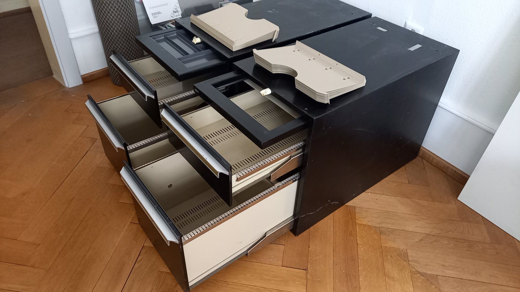 Bigla Cassettiere: 2 Stk. Bigla Metallkorpus schwarz – Usato da Basel venduto da jourbs 2