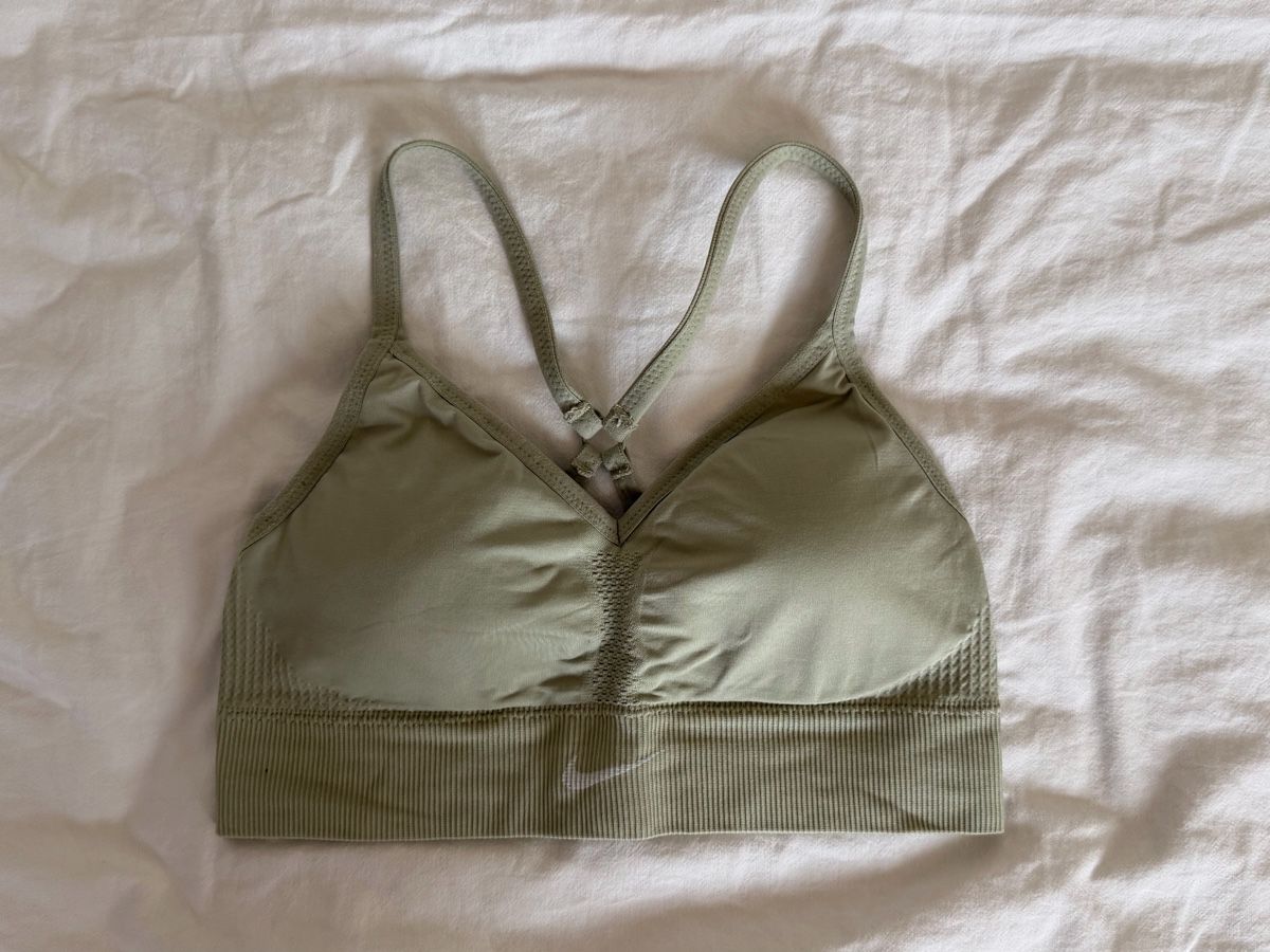 Nike Top: Nike sports bra – Nuovo (secondo la descrizione) da Buonas venduto da mej_6s67