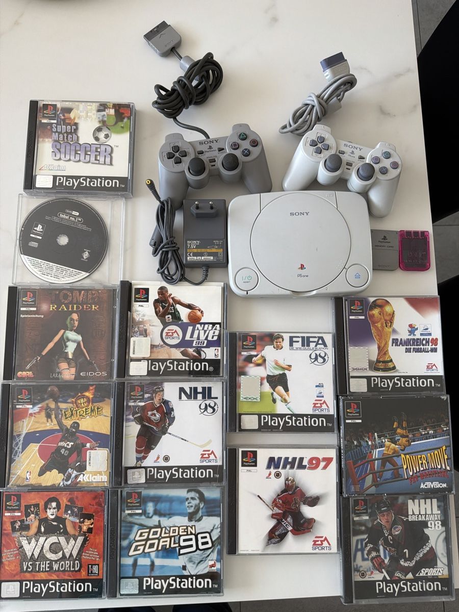 Sony Konsolen: Sony Ps One mit Spiele – Gebraucht aus Schlieren von Kamacho