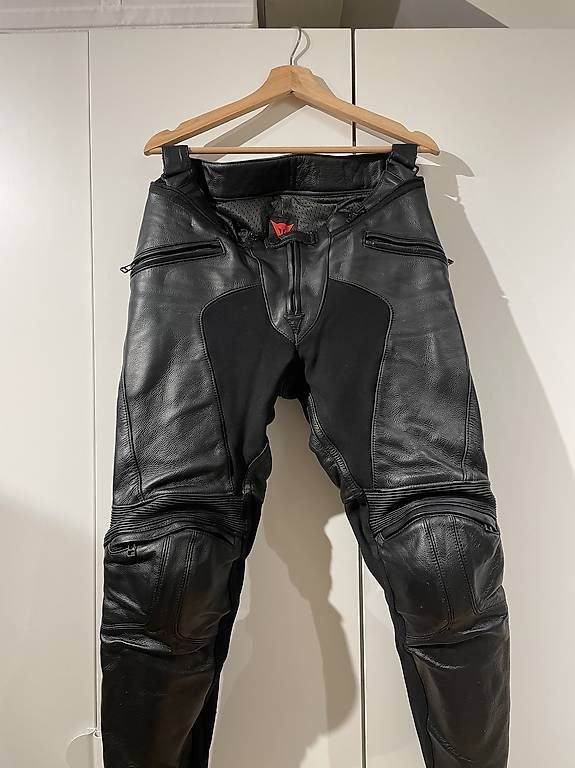 Dainese Giacche: Dainese Lederkombi 2 Teilig Grösse 50 – Usato da zürich venduto da Gersti 1