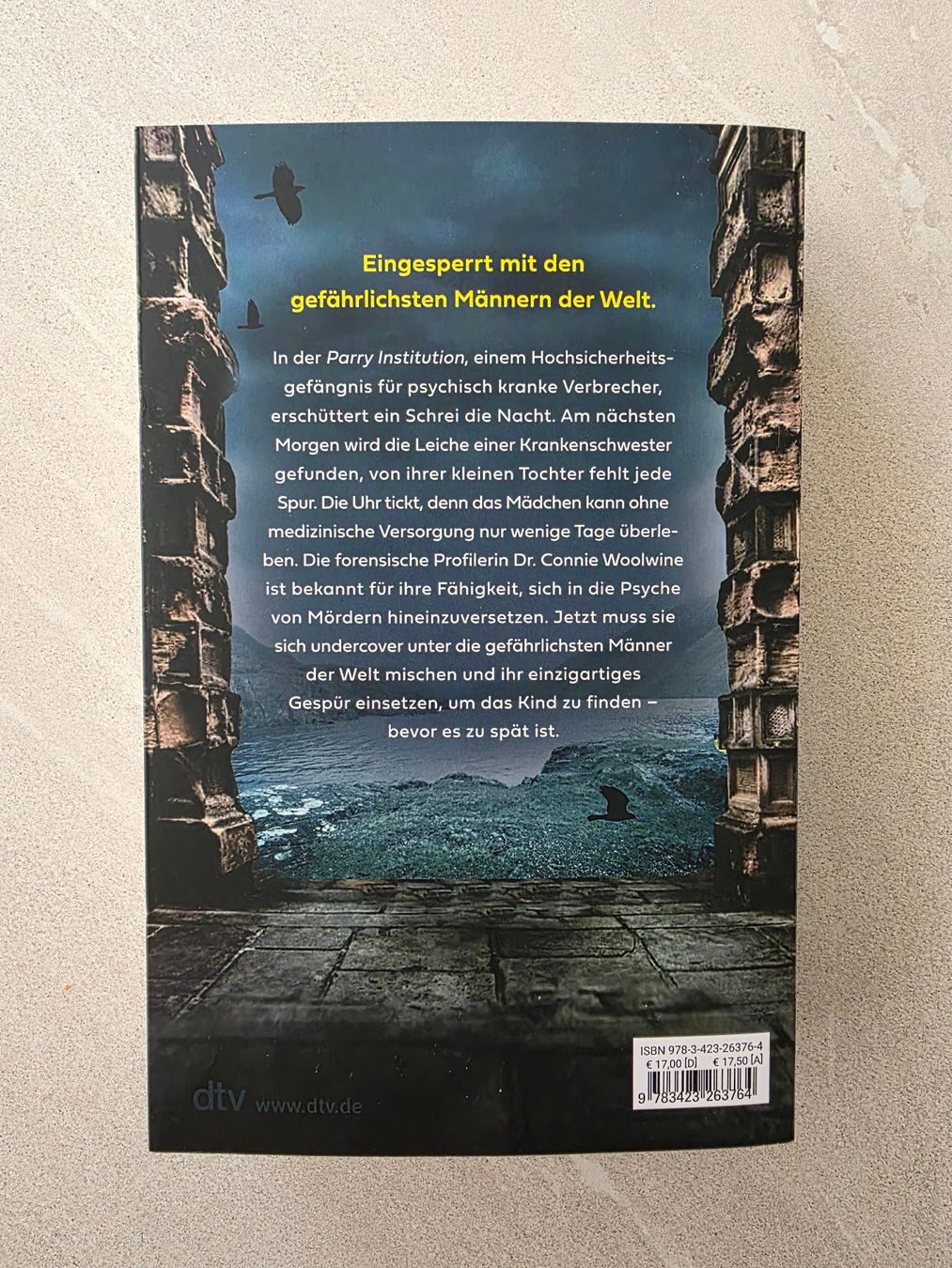 Libri: Helen Fields – The Institution – Usato da Kaiseraugst venduto da Haubitz60 1